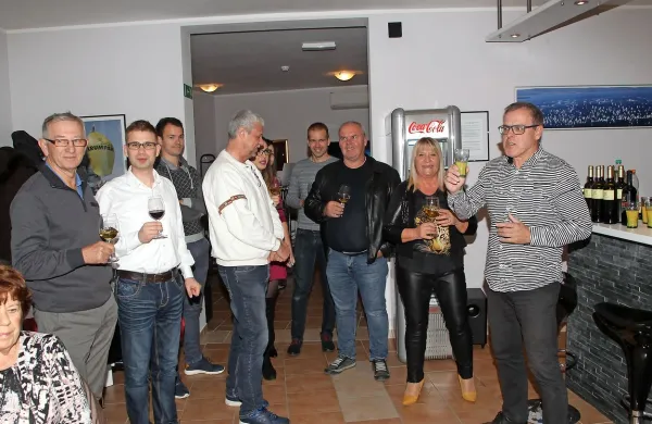 Danilo Markočič (prvi z desne) bo v drugem krogu županskih 
volitev izzval zmagovalca prvega kroga Evgenija Komljanca.