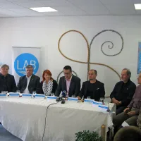 Alešu Bržanu je podporo izrazilo devet od enajstih županskih 
kandidatov, ki se niso uvrstili v drugi krog. Za ta korak se nista 
odločila le Danijel Sertić in Silvano Radin.