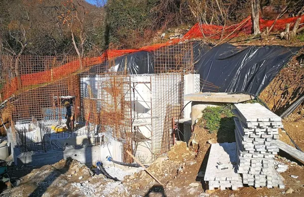 Vodarno v Ročinju že  posodabljajo, prihodnje leto naj bi še tisto pri 
Močilih. 