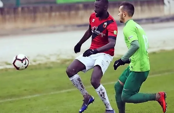 Sežanski Tabor  po prvem delu sezone ostaja v igri za napredovanje. Pri okrepitvah je imel srečno roko ob izbiri napadalca.  
Papa Ibou Kebe (levo) je drugi strelec lige s 15 zadetki.