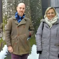 Strokovnjak za drugo svetovno vojno Keith Lowe, avtor knjige Strah 
in svoboda,  je s prevajalko  Bredo  Biščak obiskal tudi Kočevski rog.  