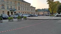 Goričani z italijanske strani meje se bodo po novem lahko poročali na skupnem trgu. Na slovenski 
strani  za to (še) ni zanimanja. Morda tudi zato, ker je trg nabasan z avtomobili in koriti ...
