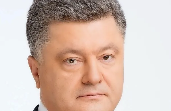 Ukrajinski predsednik Petro Porošenko je zvezo Nato pozval, naj v 
Azovsko morje napoti svoje ladje in s tem zavaruje Ukrajino, kjer 
od srede v desetih regijah velja vojno stanje. 