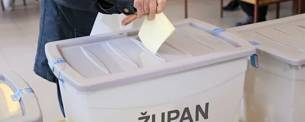 V skupno devetih primorskih občinah bodo volilke in volilci v 
nedeljo odločali, kdo bo upravljal s skupnimi zadevami v prihodnjih štirih letih.  