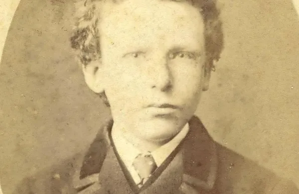 Desetletja je veljalo, da je svetlooki deček na fotografiji, ki jo je 
posnel bruseljski fotograf Balduin Schwarz, nizozemski umetnik 
Vincent Van Gogh pri 13. letih. 