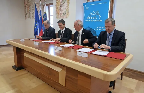 Rektorji slovenskih univerz za večjo prepoznavnost slovenskega visokega &scaron;olstva