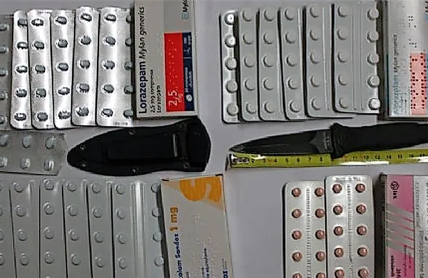 Osumljeni je imel v nahrbtniku škatlice s pomirjevali in manjši 
nož. 