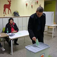 ... uro pred zaprtjem volišč je glasoval še Klemen Miklavič