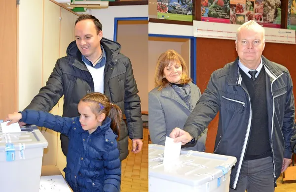 Tarik Žigon (levo) in Rajko Lasič ob oddaji glasovnice.