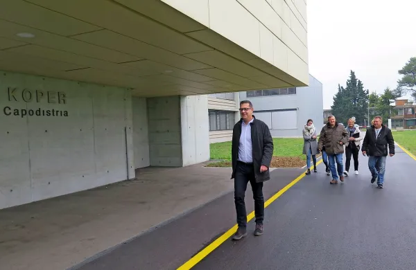 Kandidat za koprskega župana Aleš Bržan je dopoldne po oddaji 
glasu na Srednji tehniški šoli Koper v izjavi medijem izrazil upanje 
na visoko volilno udeležbo.
