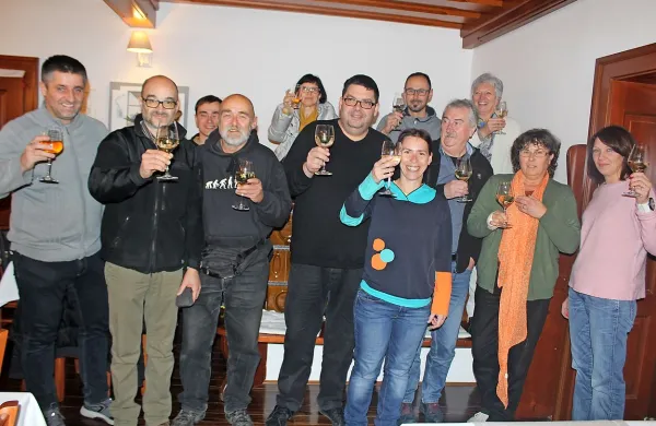 Novi župan Tomaž Vencelj (v sredini) s člani LKS neposredno po 
izvolitvi.