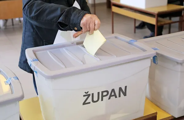 &Scaron;tevilo glasov sovpada z imenikom
