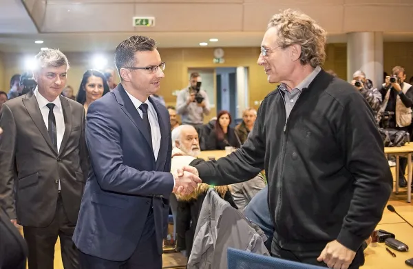 Premier Marjan Šarec je čestital roko glavnemu tajniku SVIZ Branimirju Štruklju