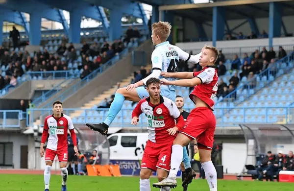 Aluminij (v rdeče belih dresih) je pred dobrim tednom dni poglobil krizo Gorice, v soboto pa še Olimpije. 