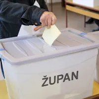 Zaradi neujemanja so &scaron;estkrat &scaron;teli glasovnice