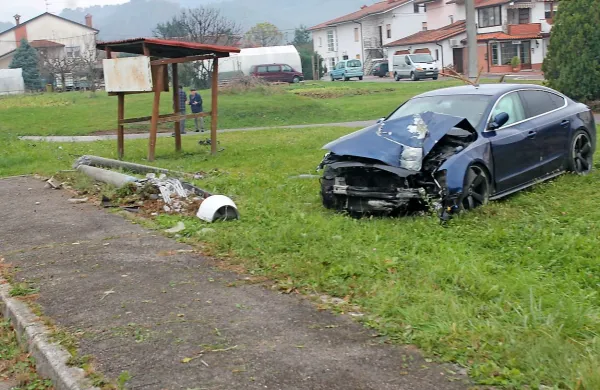 Podrl znak in steber ter od&scaron;el domov