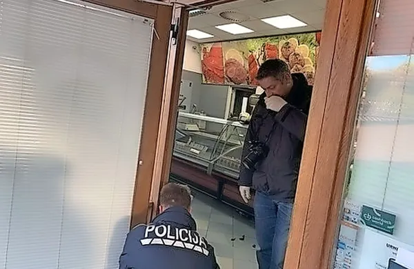 Tatovi so v noči na sredo izpraznili mesnico v Luciji. 
