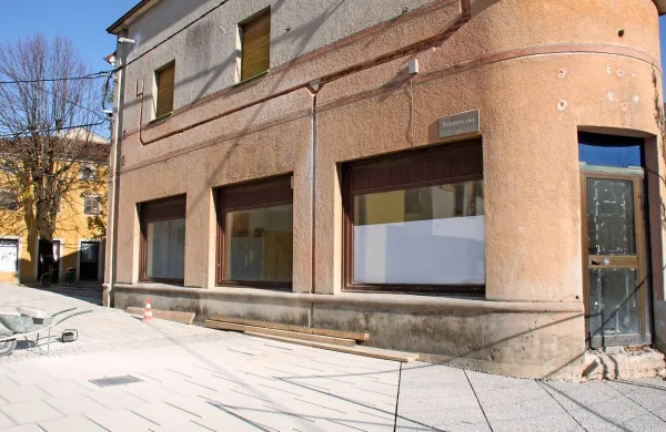 TIC Ajdovščina se bo vrnil v središče mesta, prostore bo dobil v 
nekdanji prodajalni čevljev. 