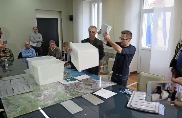 Občinska volilna komisija bo danes odločala o Popovičevi pritožbi.