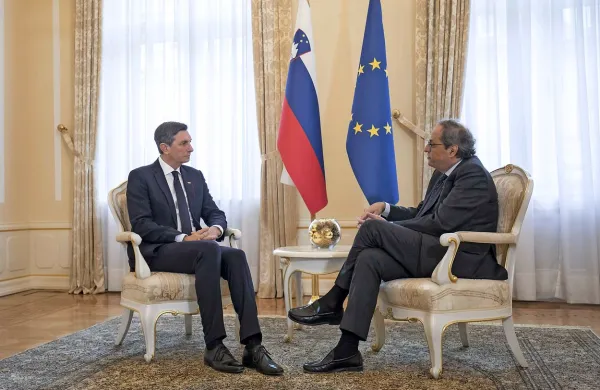 Pahor se je za neuraden pogovor s predsednikom Katalonije 
odločil, ko ga je Torra v začetku tega tedna osebno pisno zaprosil 
za neuraden sprejem.