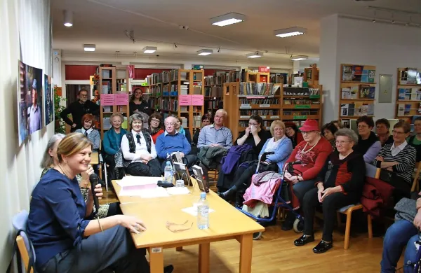 Mojca &Scaron;irok v Lavričevi knjižnici