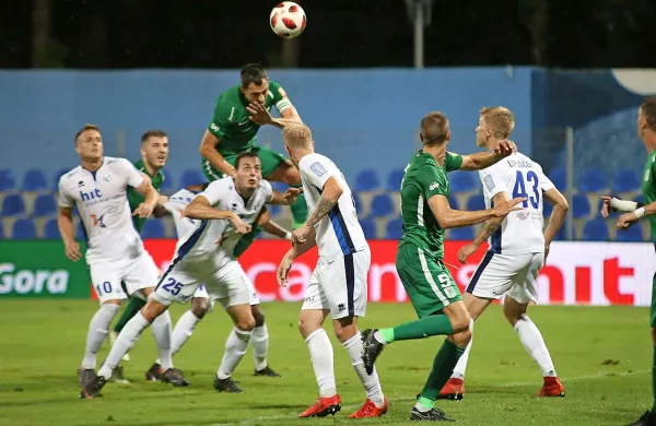 Gorica (v belih dresih) in Olimpija bosta v soboto v športnem parku 
poskušali posvetliti črno jesensko končnico. 