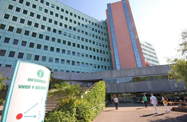 Poškodovanega delavca so z reševalnim vozilom prepeljali v 
šempetrsko bolnišnico.