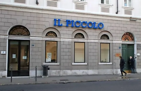 Novinarji dnevnika Il Piccolo niso zadovoljni z delovnimi razmerami v novih prostorih na Ulici Mazzini 14 v središču Trsta.