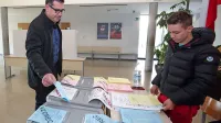 Aleš Bržan med oddajo glasovnice v prvem krogu volitev.