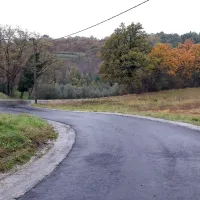 Na Razgledni poti se sveti nov asfalt. 