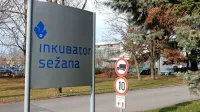  Razpis za direktorja družbe Inkubator je razburkal Sežance, ki so 
napletli veliko teorij, a predsednik nadzornega sveta pravi, da je 
odprt za vse in da le iščejo dobrega direktorja.