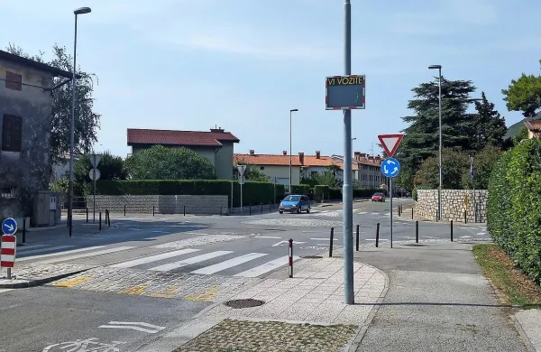 S prikazovalniki zbirajo podatke, ki občini pomagajo načrtovati 
ukrepe za umirjanje prometa. 