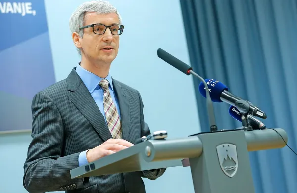 Minister za izobraževanje, znanost in šport Jernej Pikalo je 
predlagal razrešitev glavnega šolskega inšpektorja.