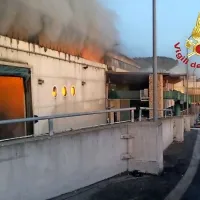 Požar na odlagali&scaron;ču odpadkov Rim zavil v dim in smrad