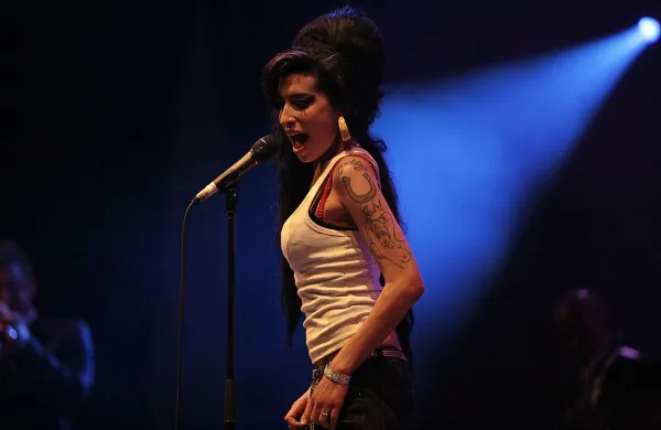 Leta 2011 se je Klubu 27 pridružila britanska glasbenica Amy 
Winehouse, ki se ni mogla upreti opojnim substancam.