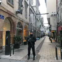 &Scaron;e vedno i&scaron;čejo mo&scaron;kega ki je streljal v Strasbourgu