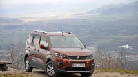 Peugeot rifter, ki opozarja nase s terensko šminko, je nadomestil 
partnerja tepee.