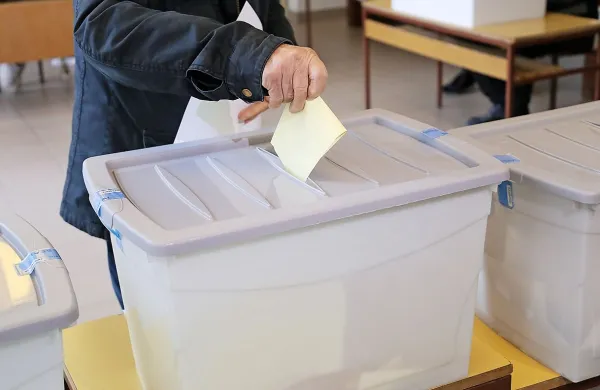Nedeljsko ponovno odločanje o županu &Scaron;marje&scaron;kih Toplicah v Beli Cerkvi pod vpra&scaron;ajem