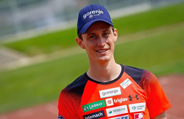 Najboljši slovenski smučarski skakalec vseh časov Peter Prevc je 
končal rehabilitacijo po poškodbi in se bo konec pridružil svetovnemu pokalu.