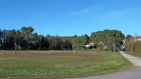 Ob Sončnem parku in vojašnici slovenskih pomorščakov ankaranska občina načrtuje veliko parkirišče. 
