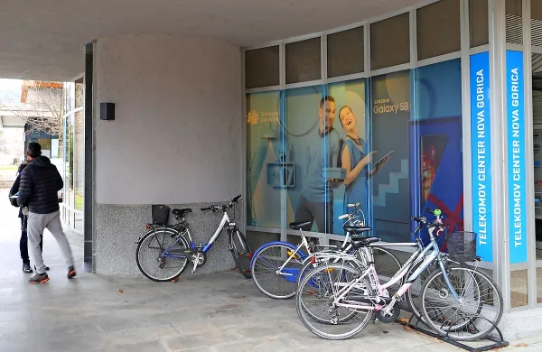 Telekomov center v središču Nove Gorice je bil včeraj v jutranjih 
urah že drugič letos tarča vlomilcev.