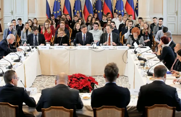Posvet pri predsedniku države ni ponudil dokončnega odgovora, kje se konča meja svobode govora.