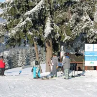 Odličen prvi smučarski dan, v nedeljo tudi smučanje do parkiri&scaron;ča