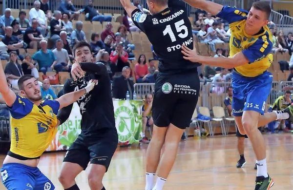 Janez Guček (na fotografiji po strelu) upa, da bo s soigralci 
pokazal, da si v prvi DRL zaslužijo višje uvrstitve.
