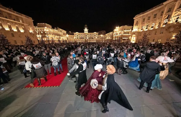 Množični trža&scaron;ki valček podrl svetovni rekord