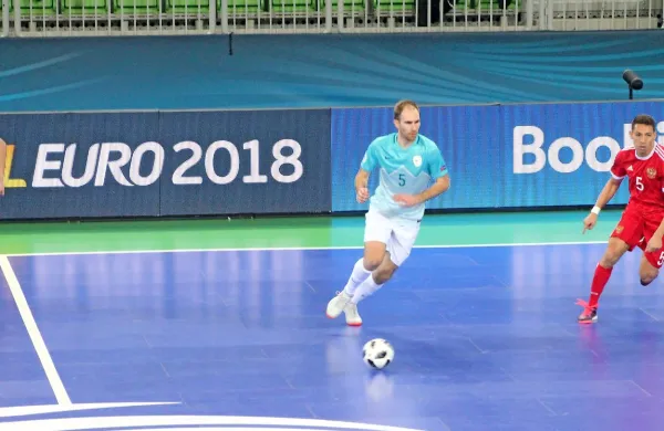 V Kobaridu je državnega prvaka iz Dobovca  rešil njihov tolminski 
reprezentant  Kristjan Čujec. 