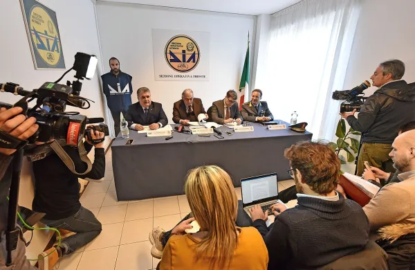 Predstavniki italijanske policije so včeraj pojasnjevali podrobnosti 
preiskave.  