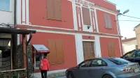 V Prvačini uporabnikom bankomat sporoča, da ga bodo ukinili. 
Ponekod so to preprečile občine. 