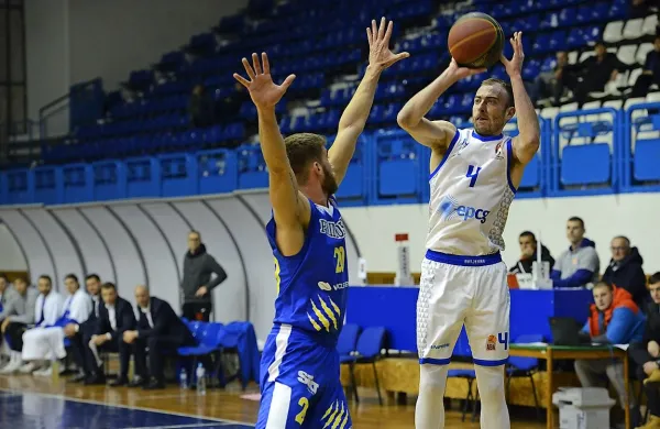 Nikola Pavličević (desno)  je    Primorski nasul kar 25 točk.