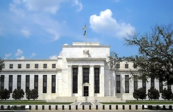  Ameriška centralna banka Federal Reserve (Fed) je danes zvišala 
ključno obrestno mero za 0,25 odstotne točke.